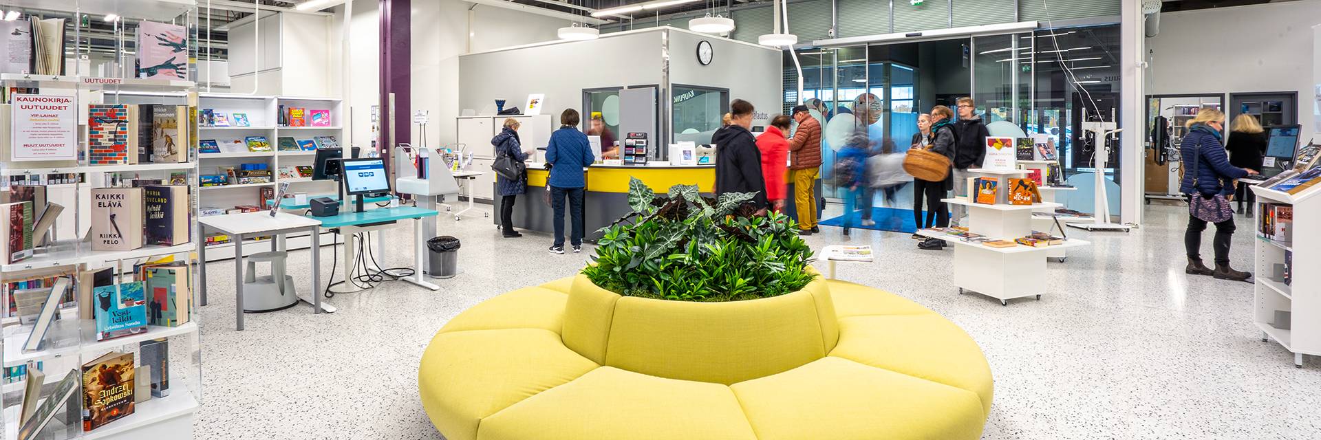 Valkeakosken kaupunginkirjasto sisääntuloaula