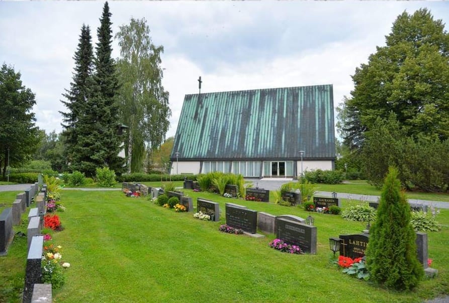 Kappelikirkko ja hautausmaa.