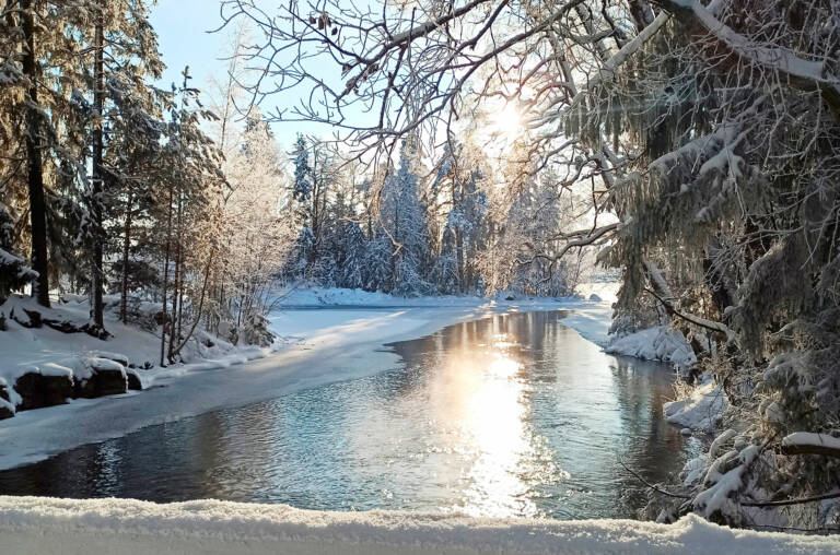 Riippusiltojen lenkki talvimaisema sillalta Valkeakosken kaupunki.