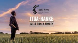 ITUA-hankkeen mainos, missä mies seisoo pellolla ja katselee taivaalle.