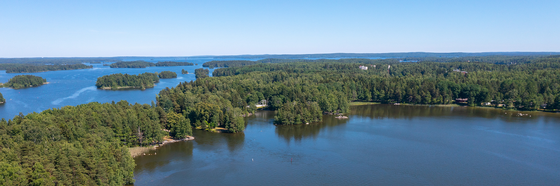 Riippusiltojen lenkki Mallasvedellä kesällä ilmasta kuvattuna.