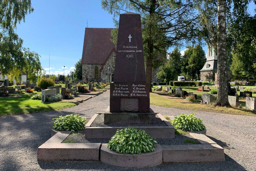 Valkoisten vapaudenpatsas 1918 Sääksmäen hautausmaalla.