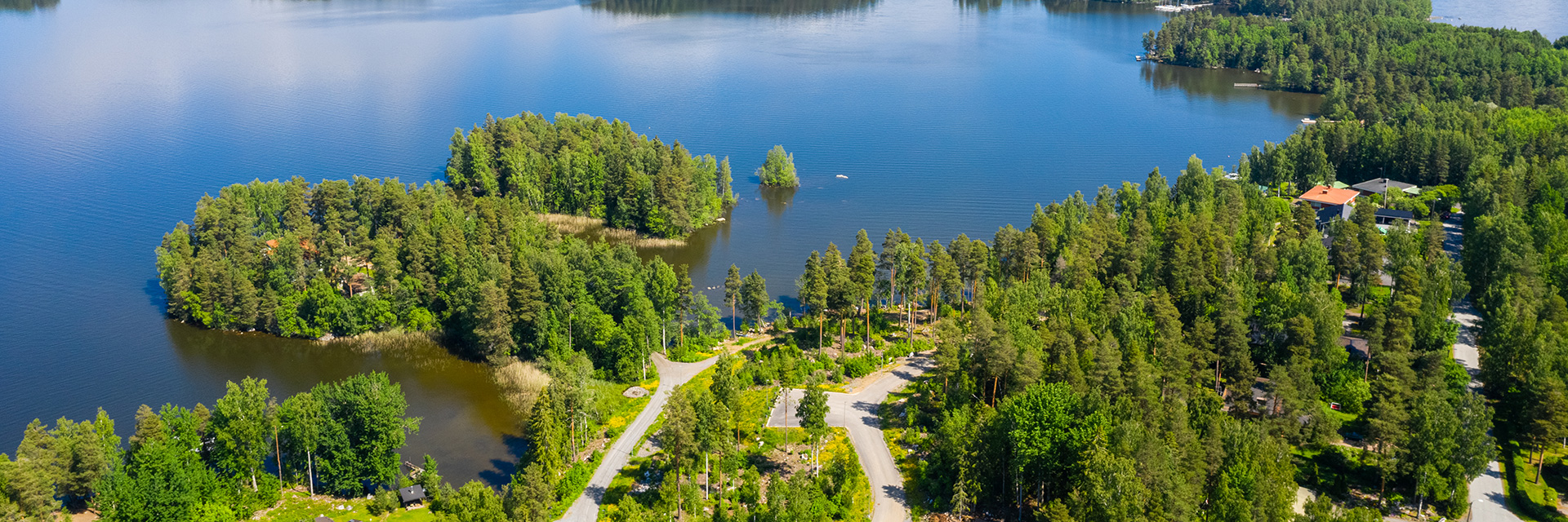 Ilmakuva Koivuniemen omakotitalotonteista.