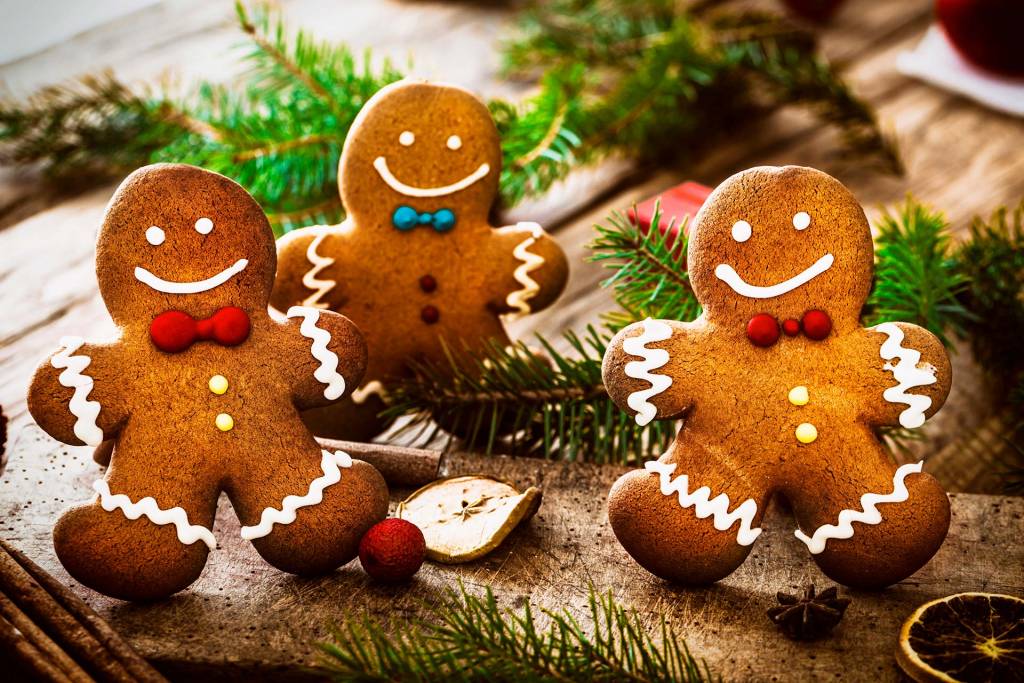 Koristellut piparit ja havuja.