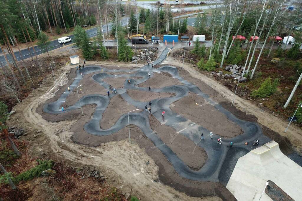 Ilmakuva pumptrack-radasta.