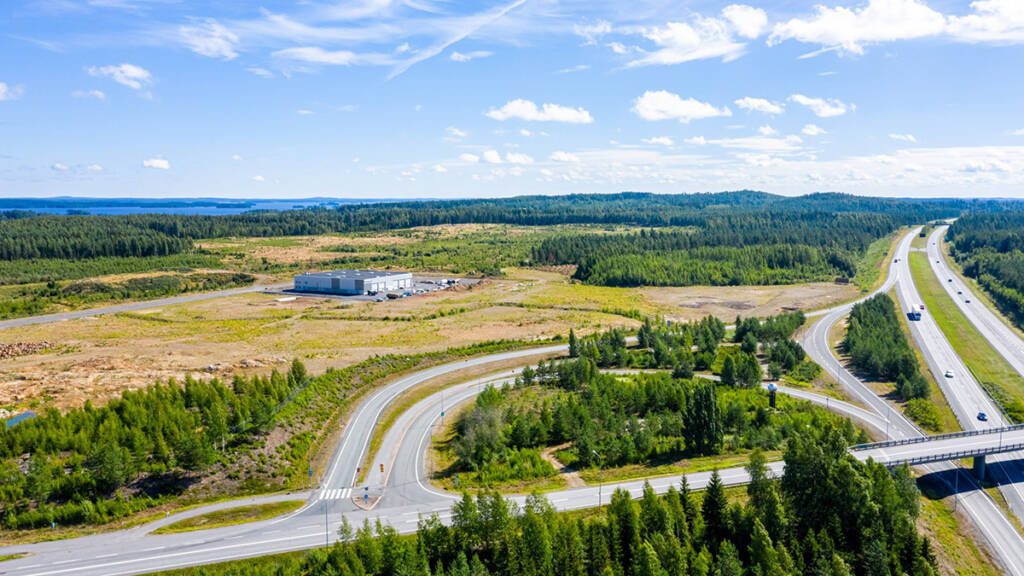 Ilmakuvaa Pirkanmaan Portista kauniina kesäpäivänä.