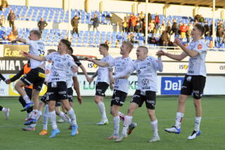 FC Hakan jalkapallojoukkueen pelaajia kentällä.