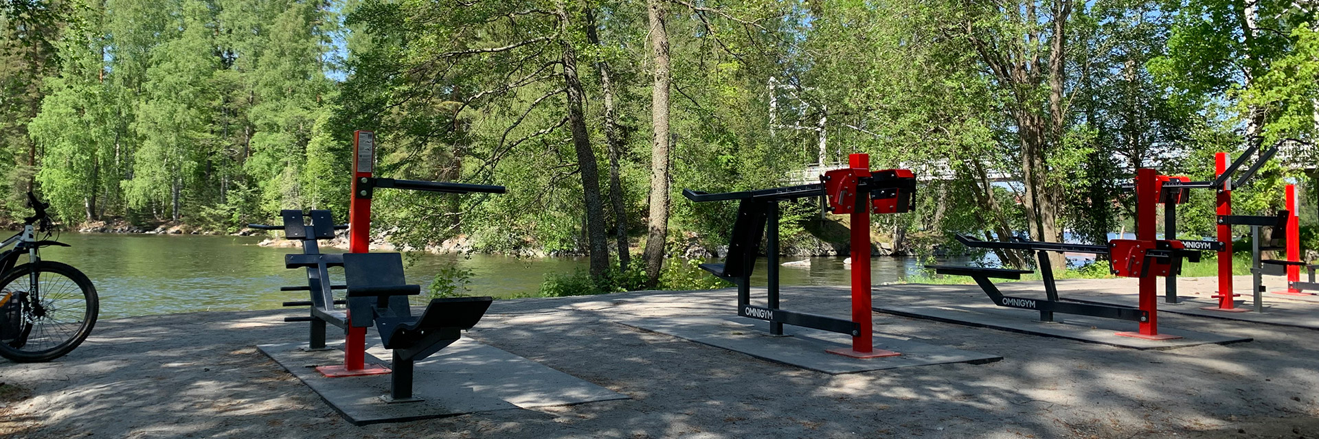 Ulkoliikuntapaikka Riippusiltojen lenkin varrella Valkeakoskella.