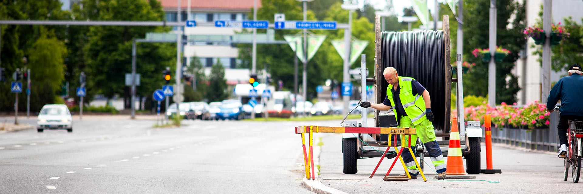 Työmaa keskustan kadulla.