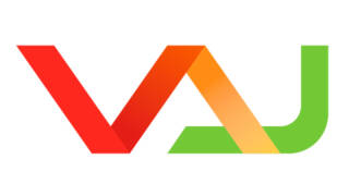 VAU-liikenteen logo, jossa lukee VAU liukuvärjättynä punaisella, oranssilla ja vihreällä värillä.