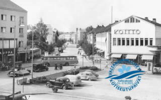 Mustavalkokuva vanhasta kaupungin keskustasta.