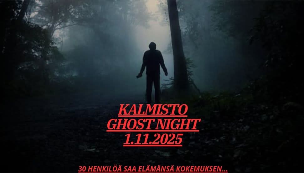 Tumma hahmo seisoo pimeässä metsässä.
