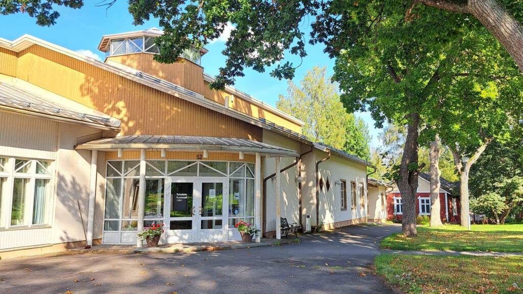 Päivölän opiston päärakennus.