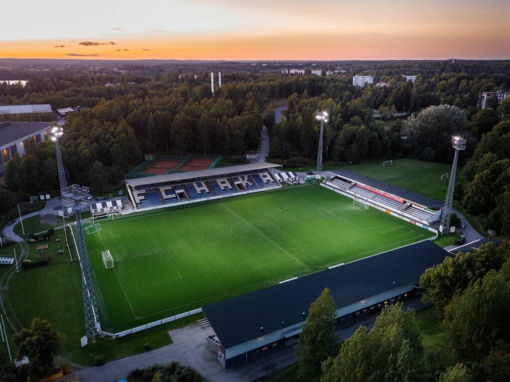 Tehtaan kentän ilmakuva.