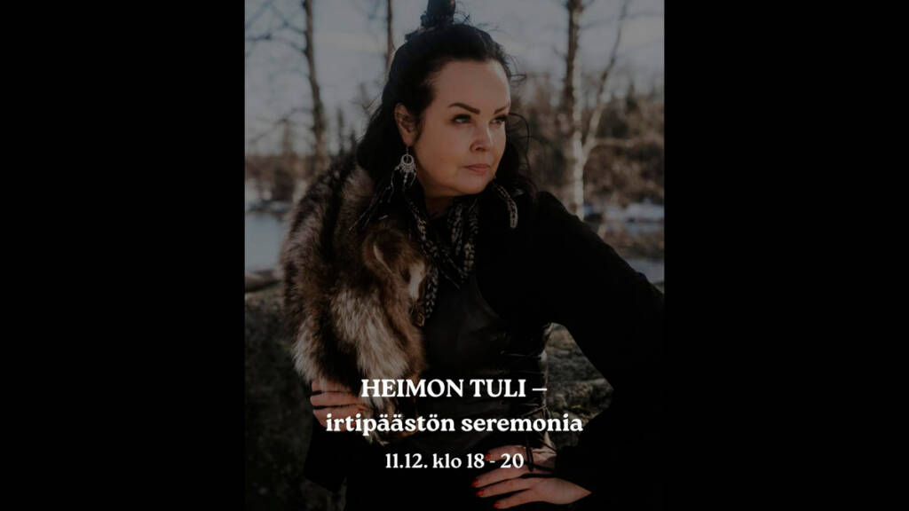 Nainen seisoo järvenrannalla. Kuvassa mustat reunat.