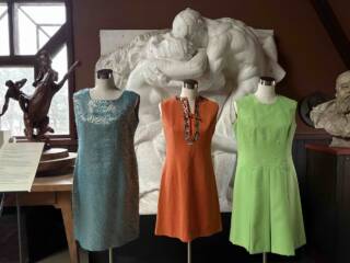 Vintage-juhlapukuja Visavuoressa.