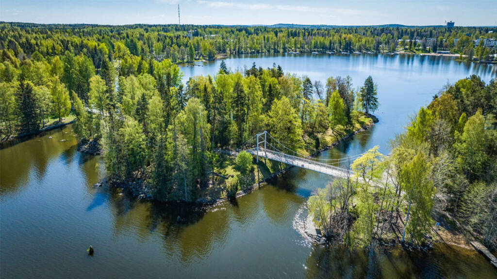 Ilmakuva valkeakosken riippusiltojen lenkistä.