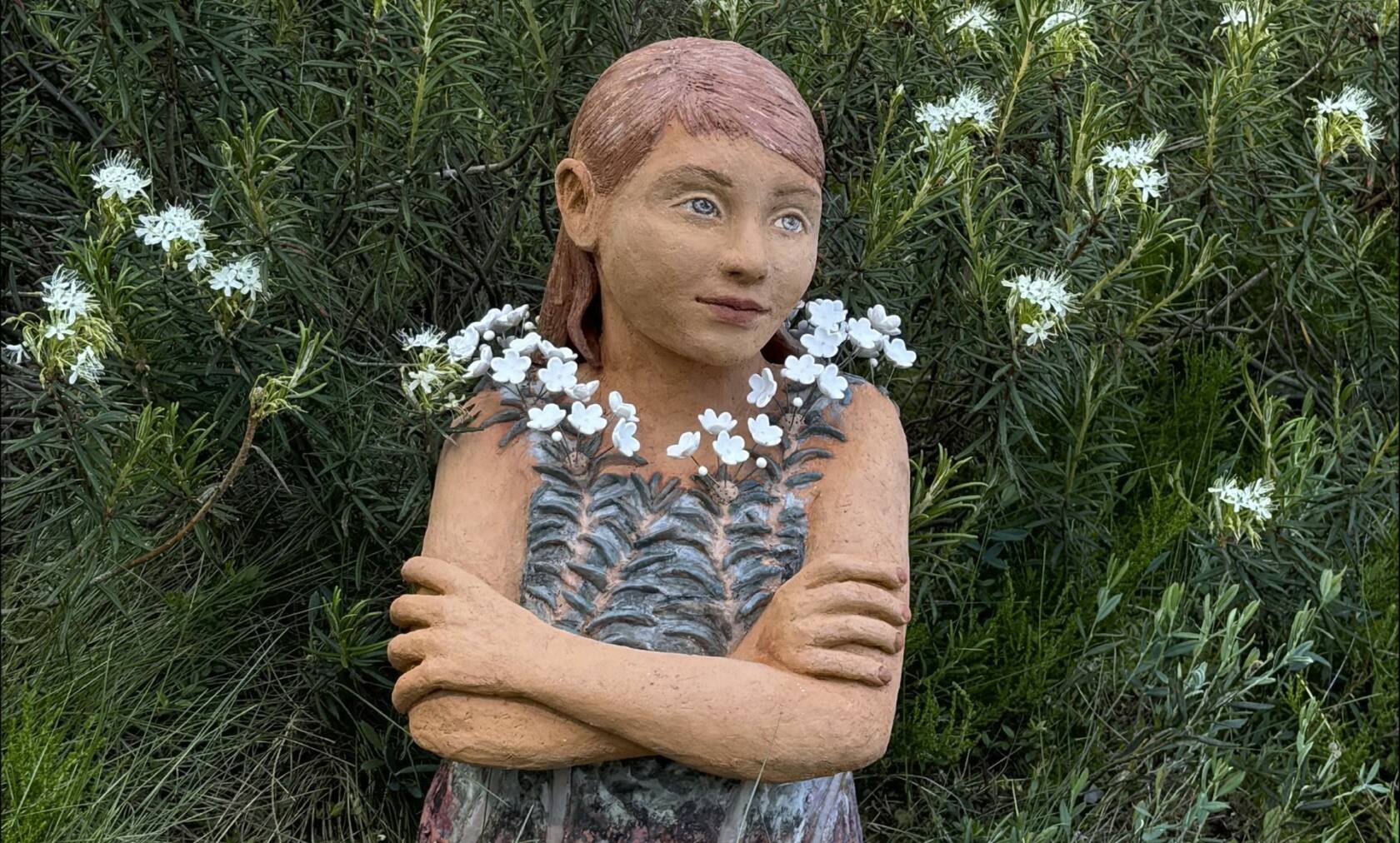 Maalaus nuoresta neitosesta.