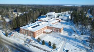 ilmakuva, jossa roukon yhtenäiskoulu