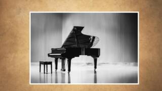 Piano mustavalkoisessa kuvassa.