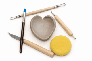 Savityön välineitä. Clay tools.