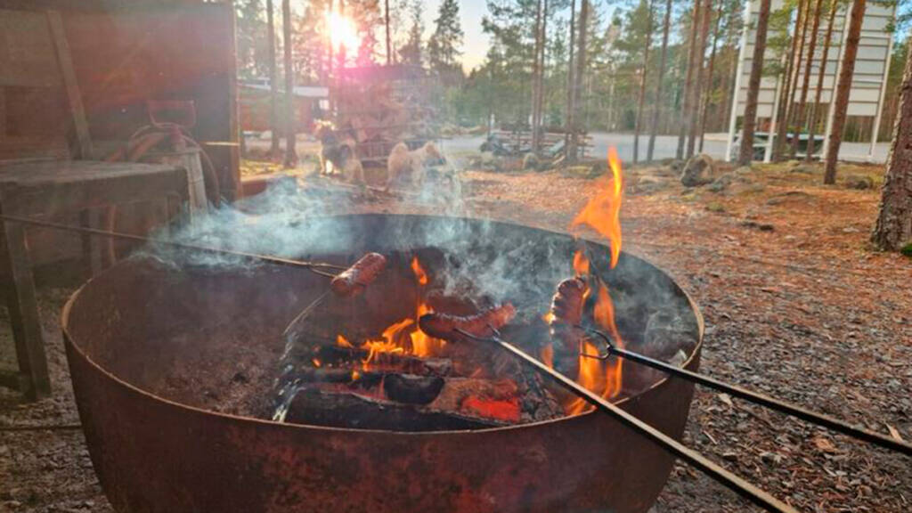 Tuli nuotiopaikalla.