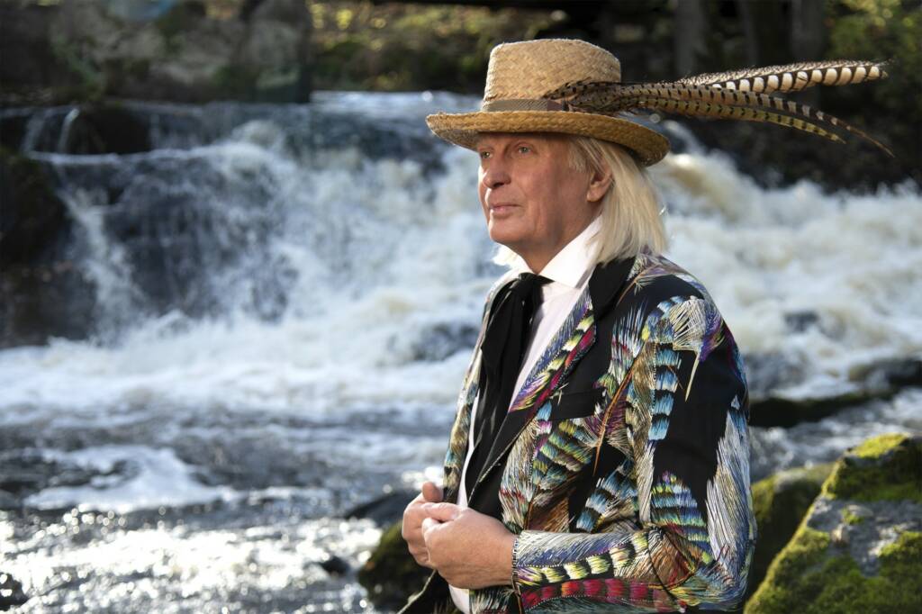 Muotitaiteilija Jukka Rintala.