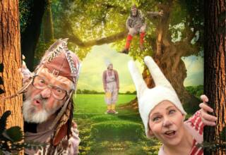 Lastenteatteriesityksen satuhahmot Pöllötohtori ja Jänis Pitkäkoipi.