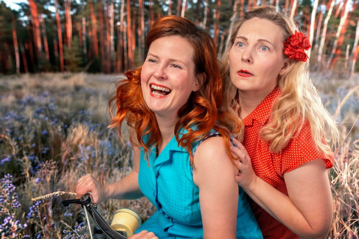 Näyttelijät Sanna Ristaniemi ja Henna Valkeamäki.