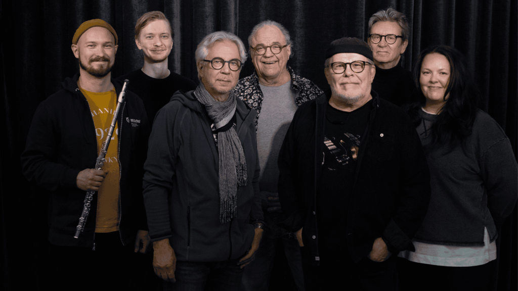 Kuusi miestä ja yksi nainen muodostavat musiikkiyhtyeen Tabula Rasa.