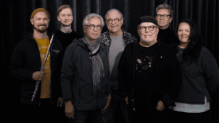 Kuusi miestä ja yksi nainen muodostavat musiikkiyhtyeen Tabula Rasa.