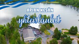 Ilmakuva Apian kesäteatterilta ja teksti Apian kesän yhteislaulut.