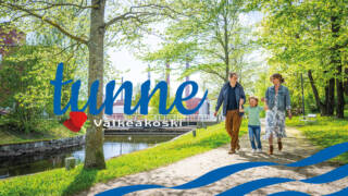 Perhe kävelee Kanavanrannassa, kuvassa teksti "Tunne Valkeakoski".